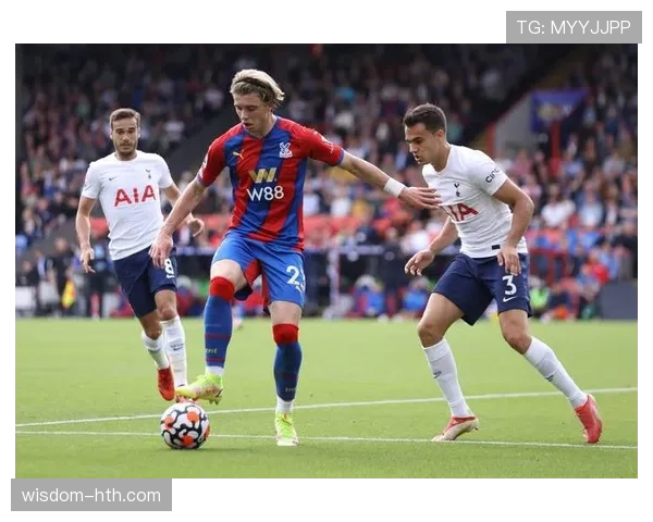 特罗萨德闪耀英超赛场，关键进球助球队稳居争冠行列