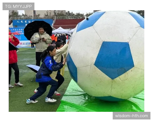 球迷嘉年华盛况空前，足球热潮点燃城市街头