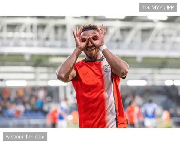 皮埃尔-埃米尔·霍伊别尔本赛季英超表现稳健，中场防守作用持续提升