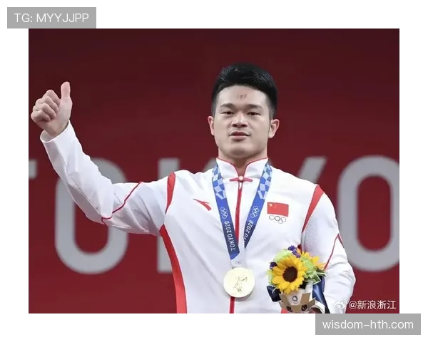 刚刷到石智勇回家那段，随手脱外套衣橱里一排名牌，我的钱包沉默了